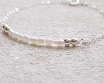 Dainty Bracelet | Minimal Bracelet | Freshwater Pearl Bracelet | Silver Bracelet | Minimalist Jewelry| Sterling Silver | Beaded Bracelet