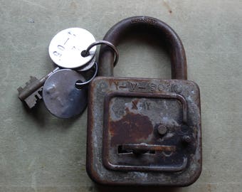 Antique padlock with a skeleton key/Old rusty padlock/Cottage chick/ Collectible Rustic home decor/ Vintage Working Lock