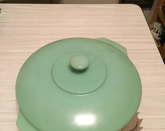 Jadeite Anchor Hocking Fire King 2000 Casserole Dish.
