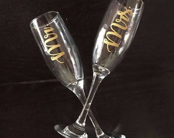 Mr. and Mrs. Champagne flute Set, Wedding Glasses,Stemless champagne glasses, Engagement Gift, Mr. and Mrs. Glasses, toasting glasses