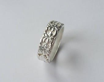 Sterling silver handmade pattern band, hallmarked in Edinburgh.