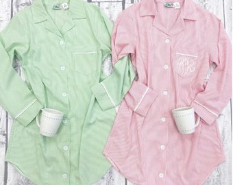 Monogrammed Seersucker Lounge Shirt ~ seersucker nightgown ~ Bridesmaid, Mom, graduate
