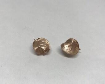 Stud leaf earrings