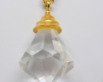 Charming gold tone necklace with large pendant