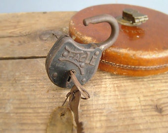 Eagle Padlock, With Keys, Vintage Padlock, 15V6, Vintage Tools, Vintage Hardware, Eagle Lock, Lock and Key, Antique Padlock, Lever Padlock