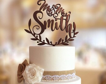 Wedding cake topper with personalized surname. Personalized wedding cake topper. Rustic wedding cake topper. Custom wedding Cake topper.