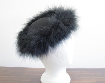 Vintage Ladies Hat with Black Feather Trim, 40s 50s Hat, Tilt Hat, Black Hat, 1940s or 1950s Ladies Hat, Feather Trimmed Hat, Felted Hat