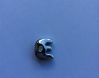 Charm in silver letter "E"