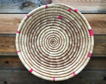 LARGE Vintage Coil Woven Flat Tray Basket/Wall Basket/Grass Basket Bowl/South American Woven Basket/Large 18.5" Round Wall Basket/Boho Decor