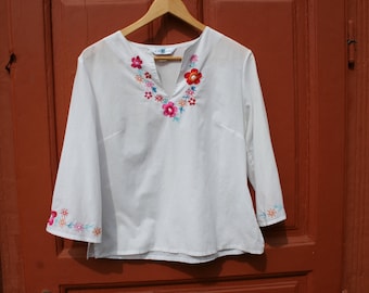 Boho blouse, Boho top, Hippie blouse, Hippie top, Vintage blouse, Peasant blouse, embroidered blouse, bohemian clothing, floral blouse