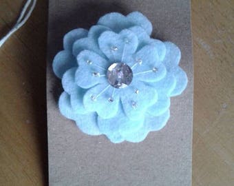 Felt blossom hair clip in blue