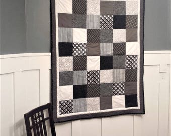 Quilt, Crib Quilt, Baby Quilt, Black and White Quilt, Throw Quilt, Gray Quilt, Toddler quilt