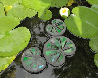 Stained Glass Lily Pads, 3 Floating Mosaic Sculptures, Water Garden Art, Pond Art, Outdoor Rooms, Home Decor, Garden Bed Decor, Green Leaves