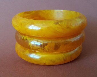 Marbled yellow fakelite bangle