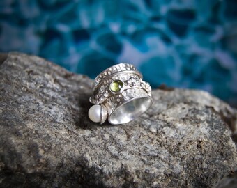 Pearl spinner ring, spinner ring, spinning ring, meditation ring, unusual ring, boho ring