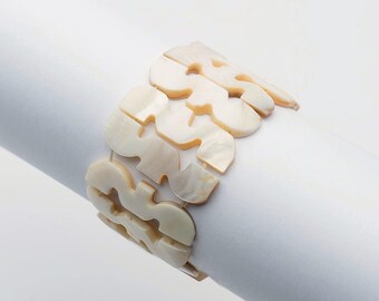 Vintage Mother of Pearl bracelet, shell beacelet, shell bangle, retro shell bracelet, vintage bracelet, vintage jewellery, Christmas gift