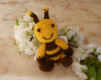 Honey Bee (11 cm) amigurumi crochet keychain