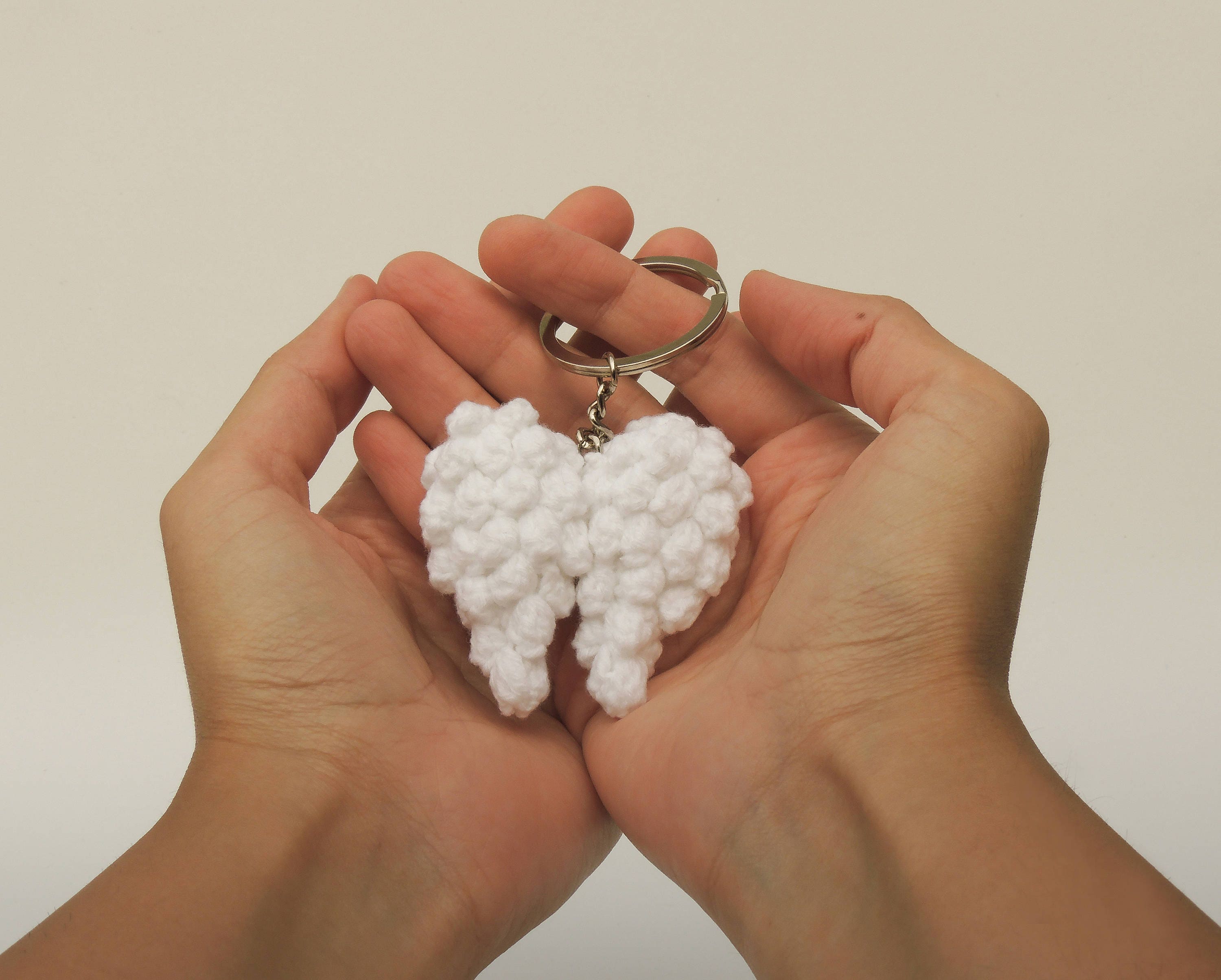 Alas de angel, llavero con alas de angel, tejido al crochet, mini, amigurumi, regalo, cielo, regalo espiritual, duelo, angel de la guarda Alas de angel, llavero con alas de angel, tejido al crochet, mini, amigurumi, regalo, cielo, regalo espiritual, duelo, angel de la guarda