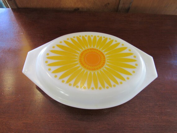 Pyrex Divided Casserole Dish with lid - Sunflower pattern