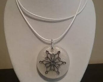 Snowy Winter Necklace - White
