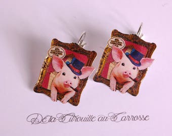 Earrings pig of circus ringmaster