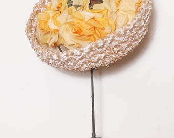 Vintage 50s straw hat / straw hat with flowers / yellow rose hat / whimsical woven hat