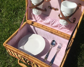 Vintage 1960s Picnic Basket