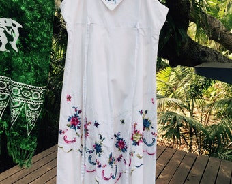 Vintage 70's embroidered dress