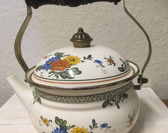 Vintage enamel teapot •