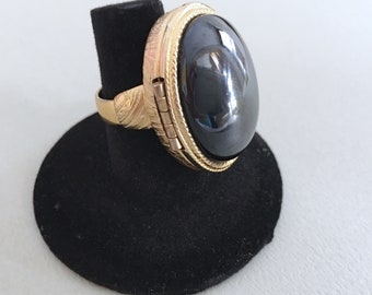 Poison Ring, Vintage Jewelry, Vintage Ring, Avon Ring, Big Hematite Ring, Adjustable 1970s Ring, Locket Ring, Black and Gold, 70s Jewelry