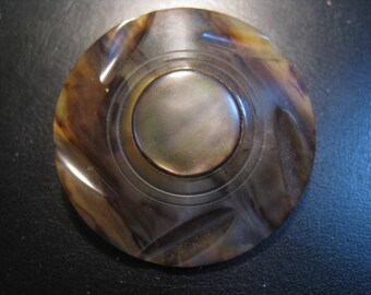 Antique bakelite with 35 mm MOP button