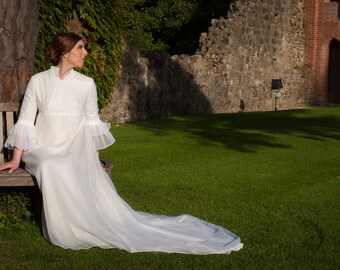 Maggie 1970s Vintage Wedding Dress