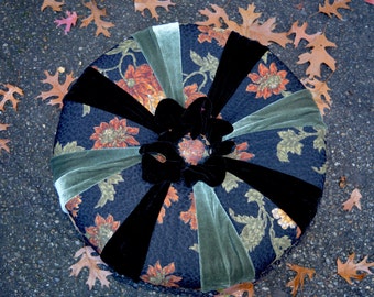 Heirloom Green Velvet Tuffet