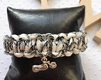 Black and white Paracord Bracelet / / charm "Motorcycle"