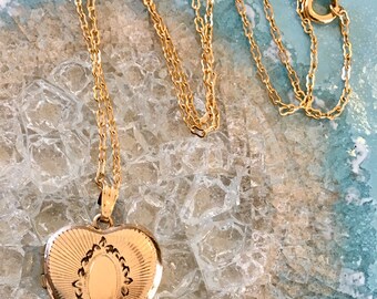 Vintage Estate Sale Gold Filled Locket (with old picture)