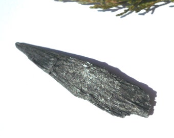 Raw kyanite Black kyanite Kyanite crystal Natural kyanite Stone kyanite 10.3 g Mineral specimens Healing Crystals and Stones