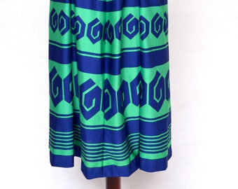 1960's GRAPHIC Print Pleated Midi SKIRT with a Matching BELT.