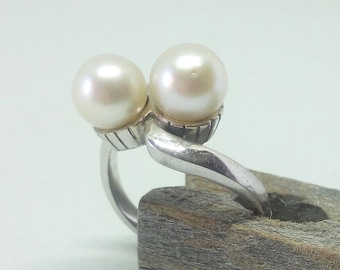 Vintage Platinum Croise Ring with Pearls - Size 8 - Engagement Ring - Anniversary