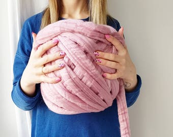 Extremely Chunky Vegan Yarn Wool. Pink. Giant Knitting
