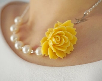 Bridesmaid Gift Yellow Necklace Flower Necklace Bridesmaid Jewelry Ivory Necklace Pearl Necklace Gift Wedding Necklace Bridal Party Gifts