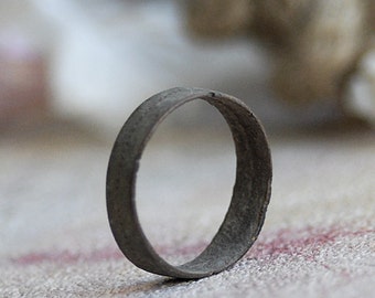 ring from a private dig... size 7... X 747