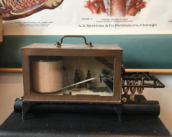 Sysmographe vintage metal and copper