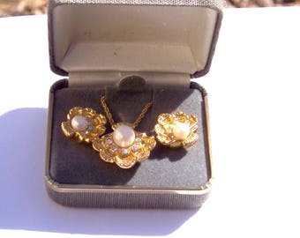Vintage Avon Shell Necklace and Pierced Earring Set
