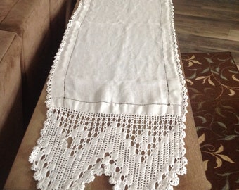 Dresser scarf, table runner - Vintage crochet