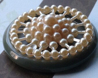 Vintage Buttons - green plastic