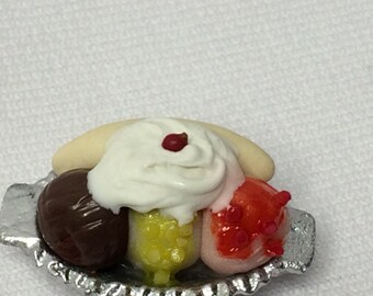 Dollhouse Miniature Ice Cream Sundae (Itz)
