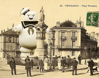 Postcard: Stay puft (from Ghostbusters) invading Périgueux