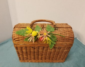 Vintage Wicker Picnic Basket/Handbag made in Spain has handles