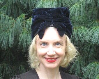 1940s navy velvet turban