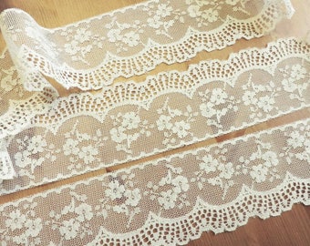 IVORY Lace Trim 5 yds. ~ 2.5 inch wide ~ ViNTaGE LaCE ~ made in U.S.A.